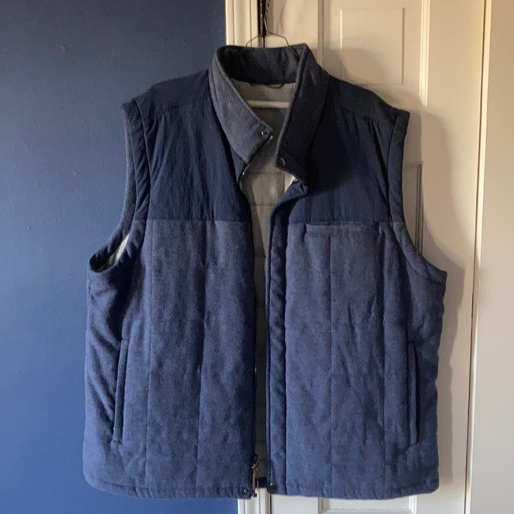 Royal Robbins Men’s Casual Quilted Vest.